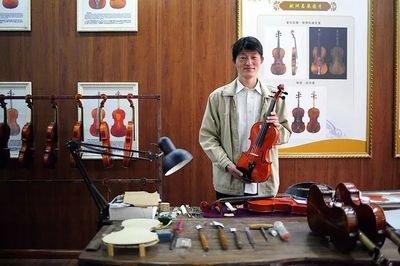 親手制作小提琴,不愛(ài)上也難